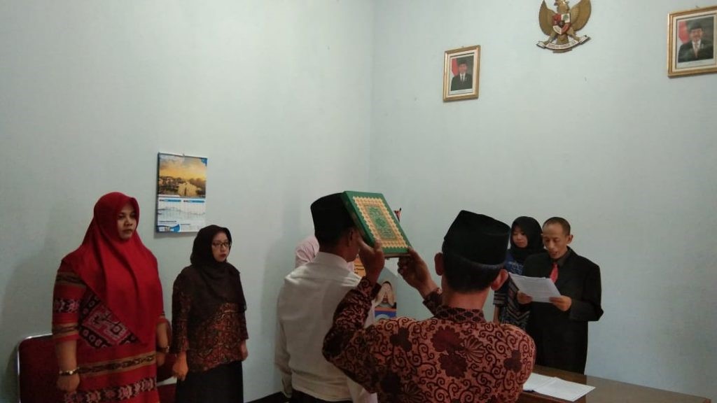 Bawaslu Cilacap Ambil Sumpah Jabatan PAW Panwascam Gandrungmangu