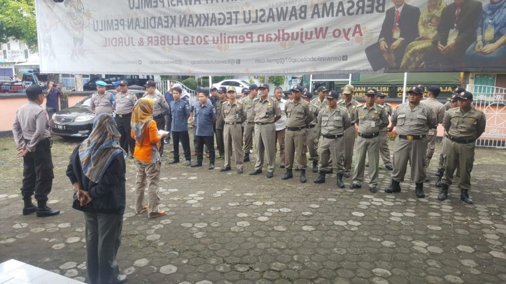 Untuk Kedua Kalinya Bawaslu Cilacap Menertibkan 881 APK