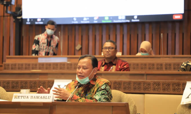 40 Hari Kampanye Pilkada, Bawaslu Tertibkan 164.536 APK Langgar Aturan