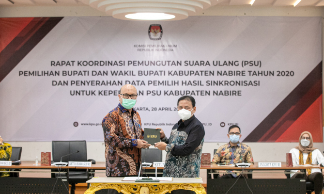 Terima Data Pemilih Sinkronisasi Nabire, Abhan: Penting Kami Cermati Saat Coklit