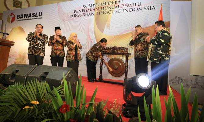 Mahasiswa dari 35 Perguruan Tinggi Ikuti Kompetisi Debat Penegakan Hukum Pemilu