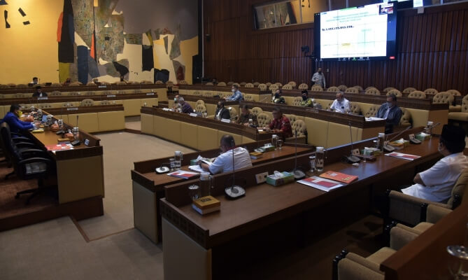 Rapat di DPR, Tiap TPS Dibatasi Maksimal 500 Pemilih