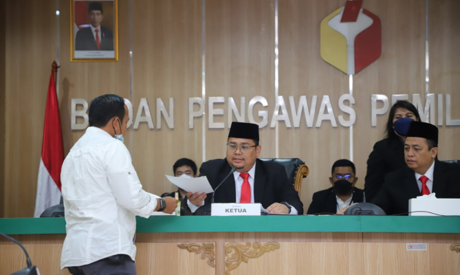 Sidang Pemeriksaan Laporan Partai Pelita dan Partai Ibu, Pelapor dan Terlapor Saling Sanggah Konstruksi Dalil