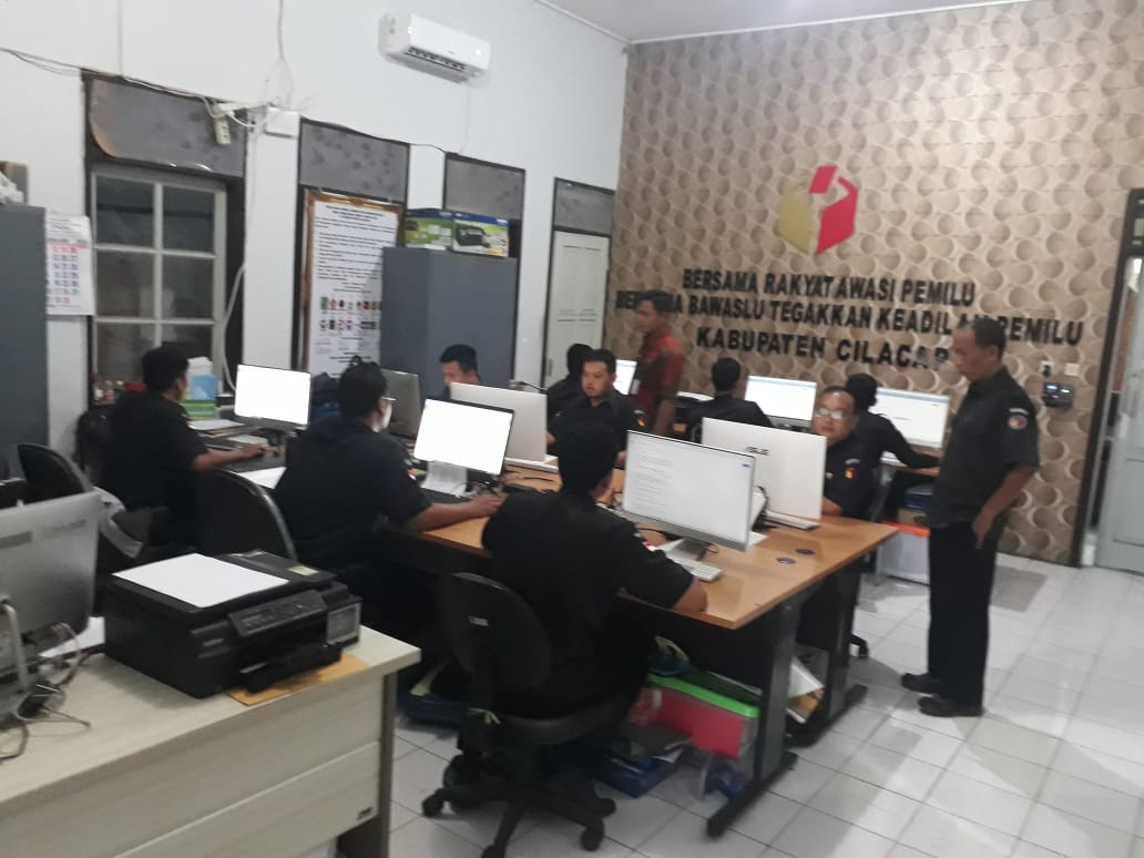 Evaluasi Serentak Staf PPNPNS Bawaslu Kabupaten Menggunakan Sistem Computer Assisted Test (CAT)