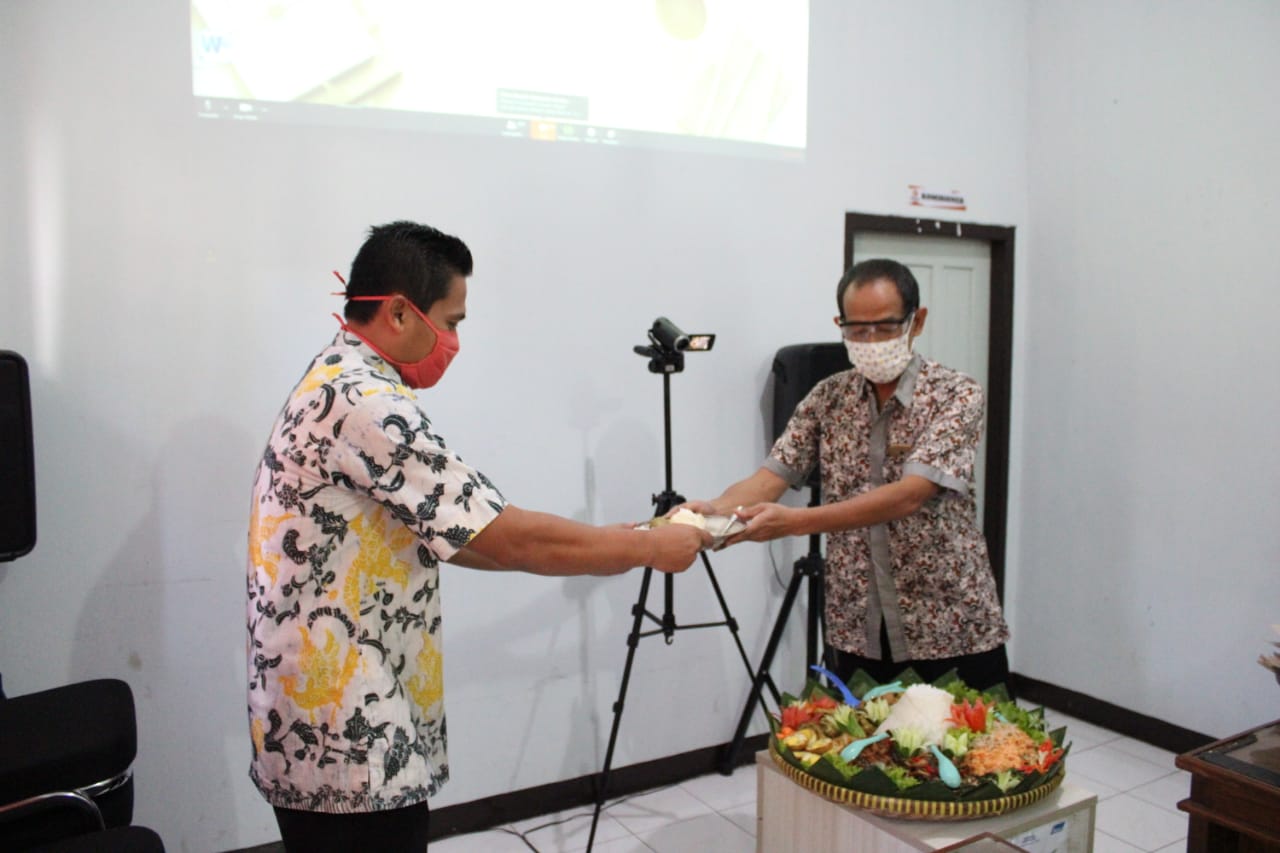 Bawaslu Kabupaten Cilacap Memperingati HUT Bawaslu Ke-12 Tahun Dengan Aksi Bakti Sosial