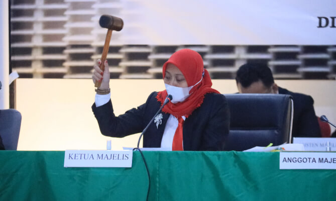 Terbukti Pelanggaran TSM, Bawaslu Provinsi Lampung Berhentikan Paslon No Urut 03 Dalam Pemilihan