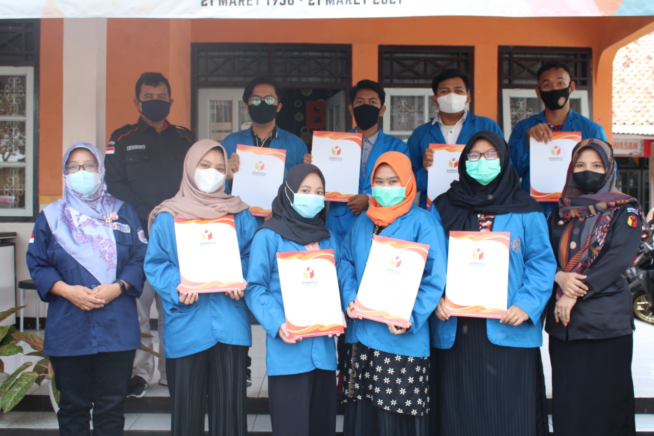 Diskusi Demokrasi dan Pengawasan Partisipatif Bersama Mahasiswa STIE Muhammadiyah Cilacap