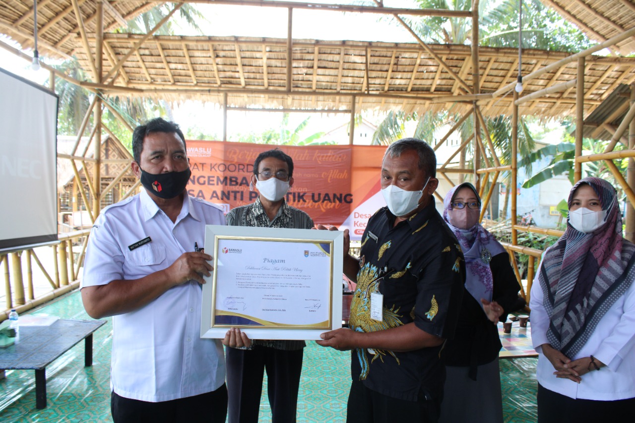 RAPAT KOORDINASI PENGEMBANGAN DESA ANTI POLITIK UANG DESA REJA MULYA KECAMATAN KEDUNGREJA KABUPATEN CILACAP
