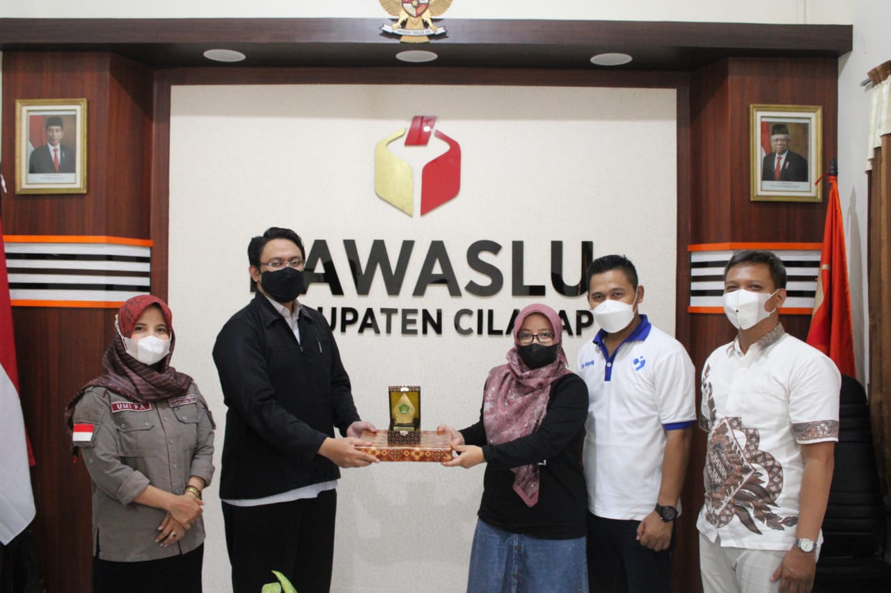 Kunjungan Panitia PKL UNUGHA di Sekretariat Bawaslu Cilacap