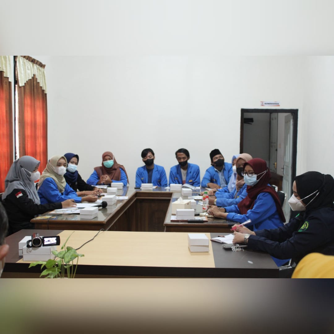 Diskusi Demokrasi dan Pengawasan Partisipatif Bersama PC PMII dan Pengurus Komisariat Al-Ghozali UNUGHA Cilacap