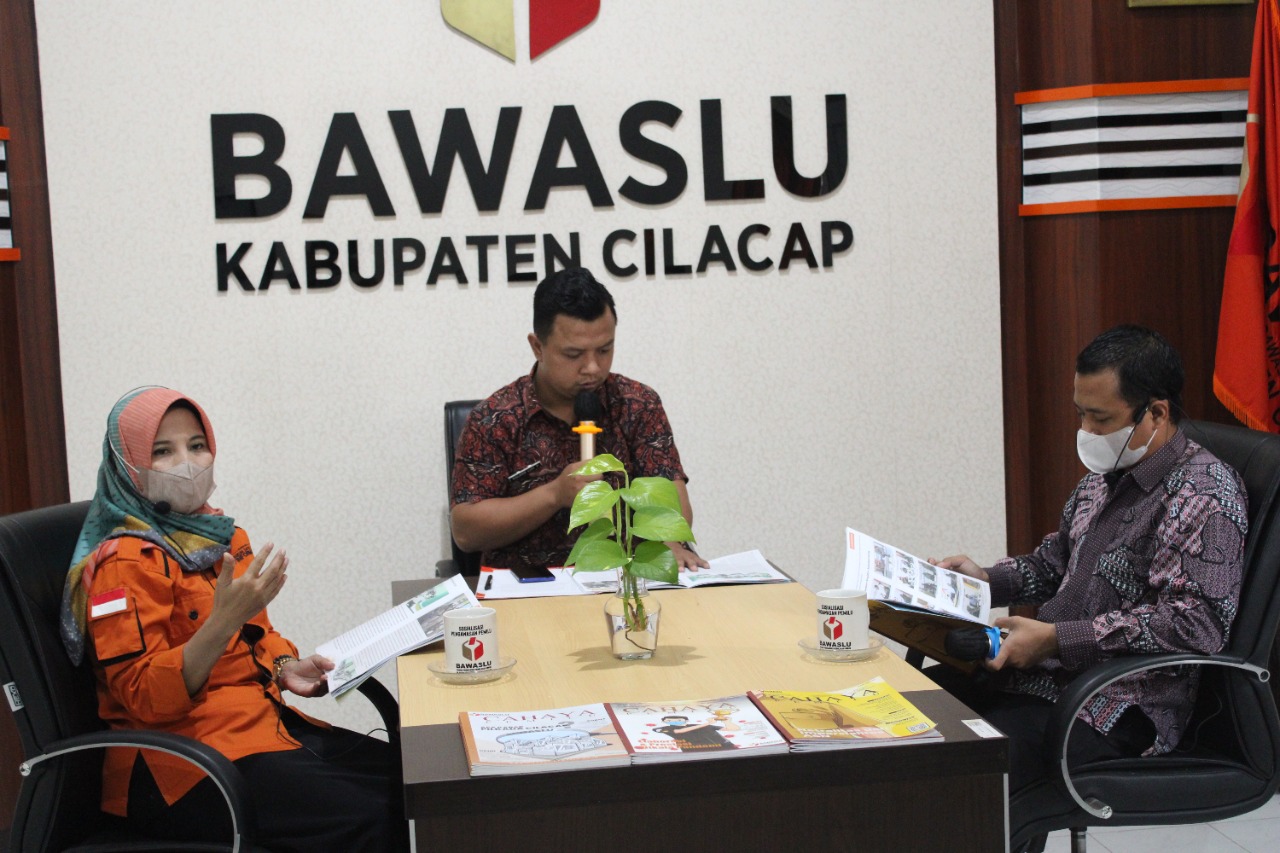 Bawaslu Cilacap Peringati Hari Buletin Se-Jawa Tengah Secara Live Melalui Youtube