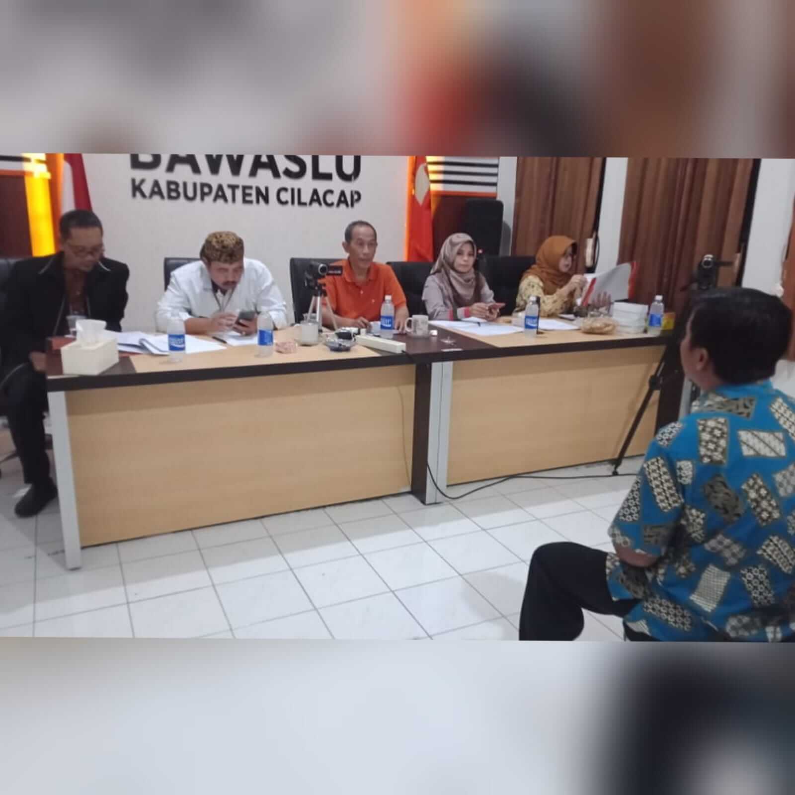 Bawaslu Kabupaten Cilacap menggelar ujian tes wawancara Calon Anggota Panwaslu Kecamatan se-Kabupaten Cilacap