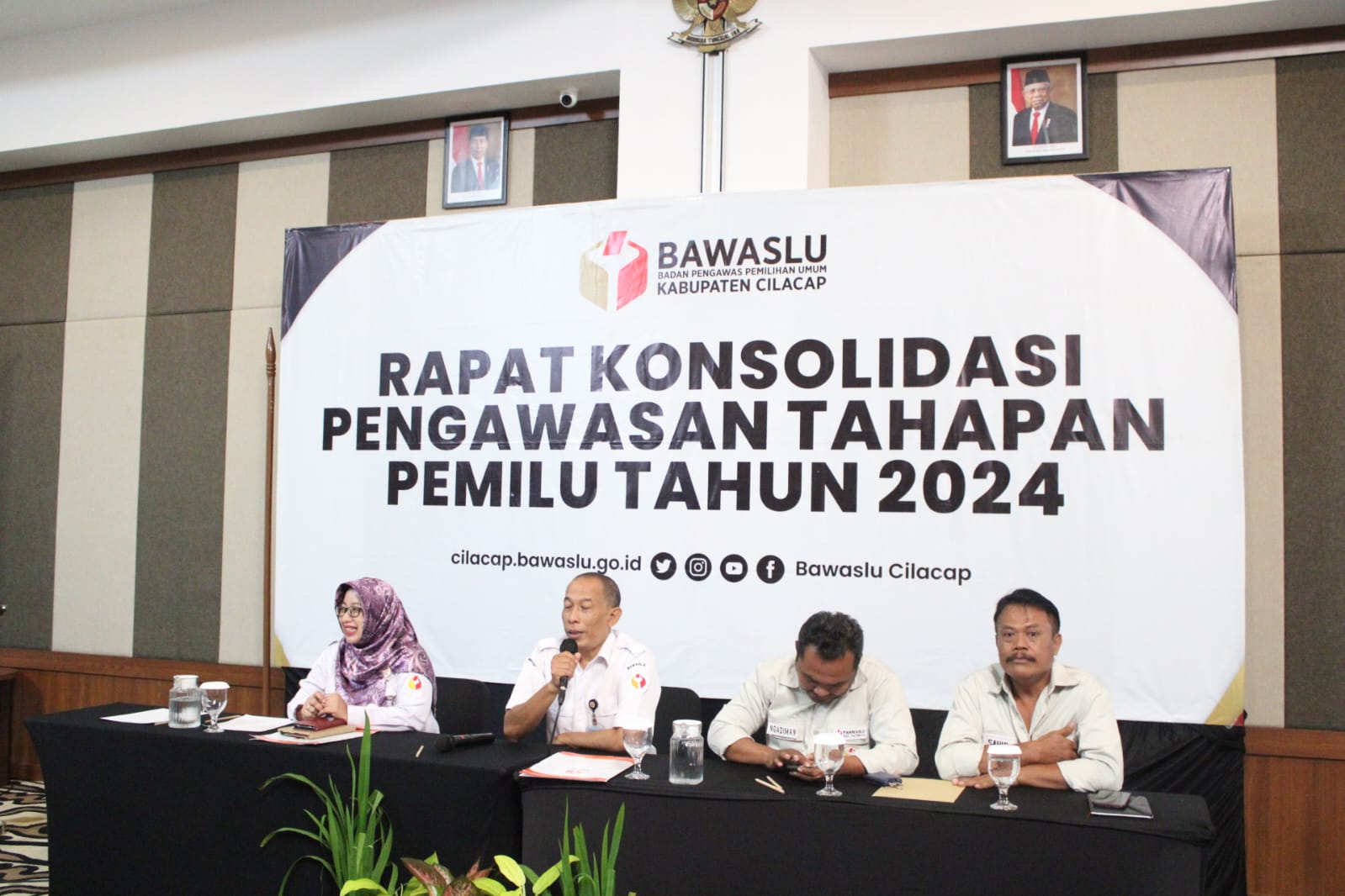 Persiapan Menghadapi Tahapan Mutarlih, Bawaslu Kabupaten Cilacap Mengadakan Rapat Konsolidasi Pengawasan Tahapan Pemilu Serentak 2024