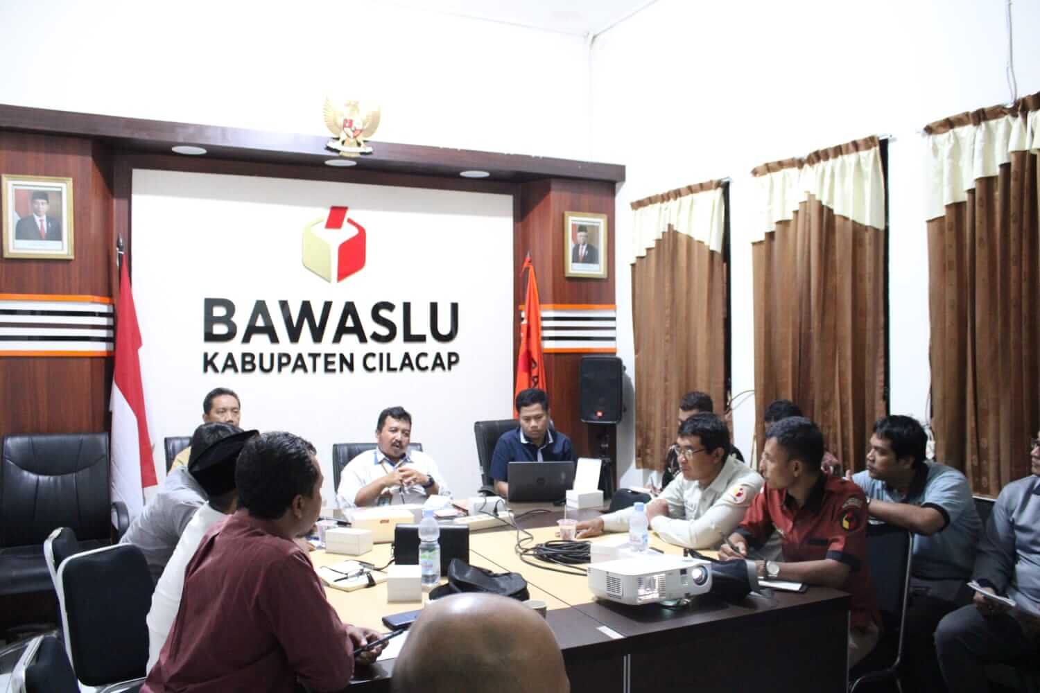 Bawaslu Cilacap Tajamkan Strategi Verifikasi Faktual Dukungan Calon DPD bersama Panwaslu Kecamatan