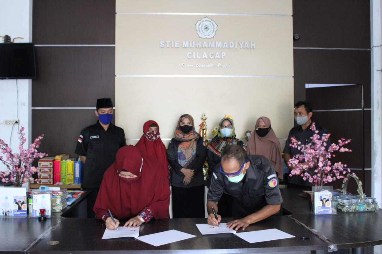 Bawaslu Cilacap Melakukan Penandatanganan Perjanjian Kerjasama Dengan STIE Muhammadiyah Cilacap