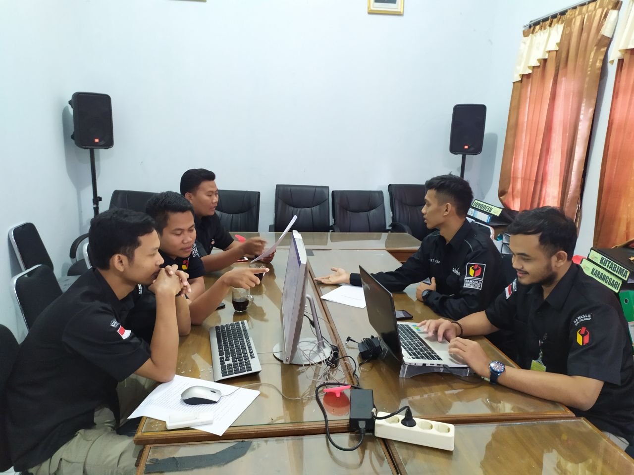 Rapat Internal Revisi Laporan Komprehensif