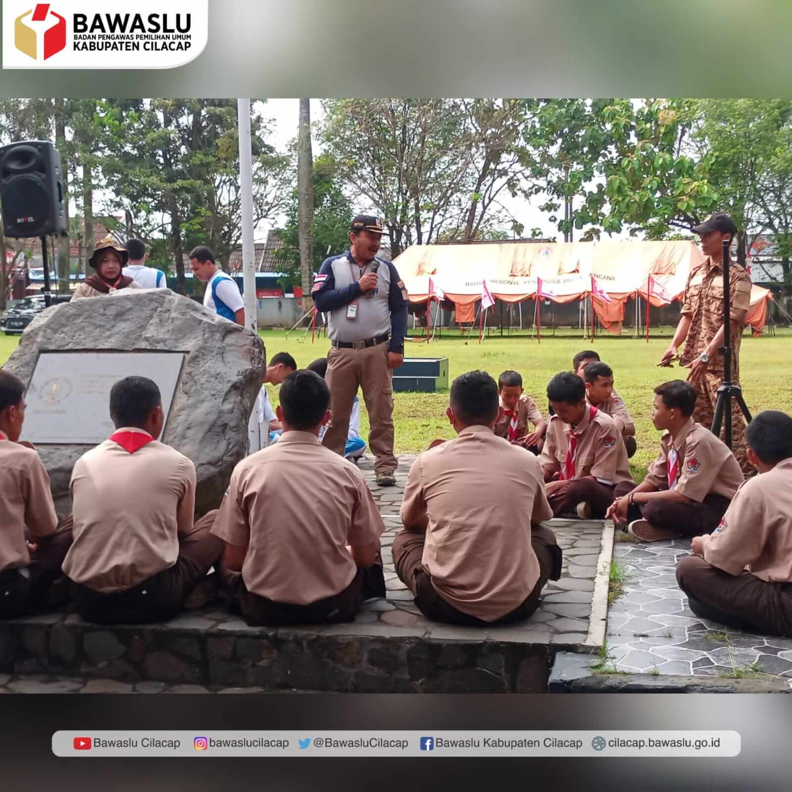 Sosialisasi SAKA Adhyasta Pemilu Bawaslu Kabupaten Cilacap di SMK Dr. Soetomo Cillacap