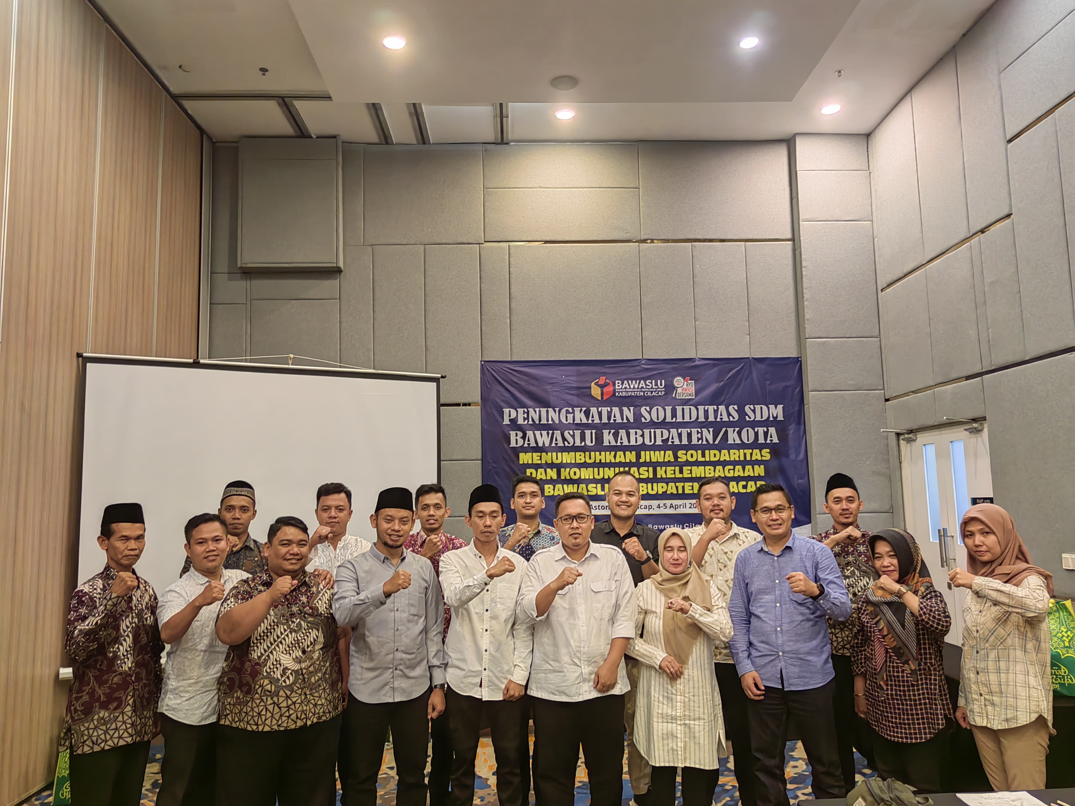 Menumbuhkan Jiwa Solidaritas dan Komunikasi Kelembagaan di Bawaslu Kabupaten Cilacap