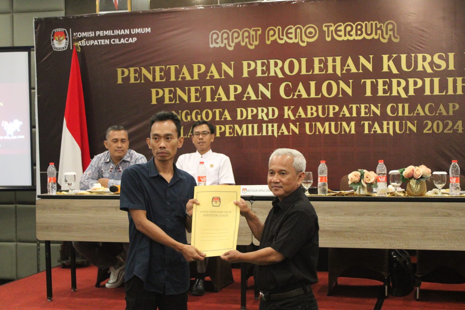 Bawaslu Cilacap Hadiri Rapat Pleno Terbuka Penetapan Perolehan Kursi Dan Penetapan Calon Terpilih Anggota Dewan Perwakilan Rakyat Daerah Kabupaten Cilacap