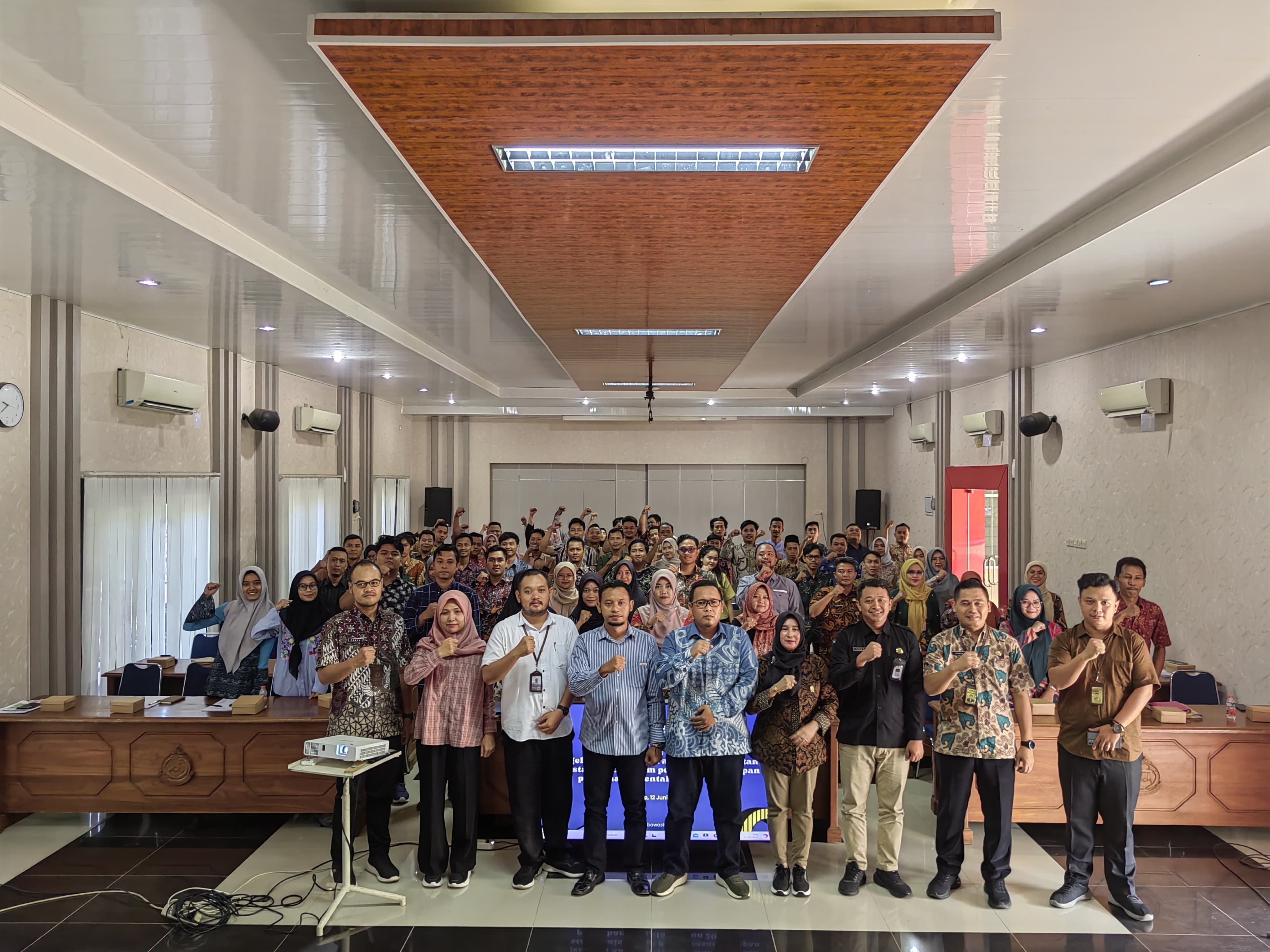 Penandatanganan SPK Staf Teknis Non PNS Panwaslu Kecamatan Se-Kabupaten Cilacap