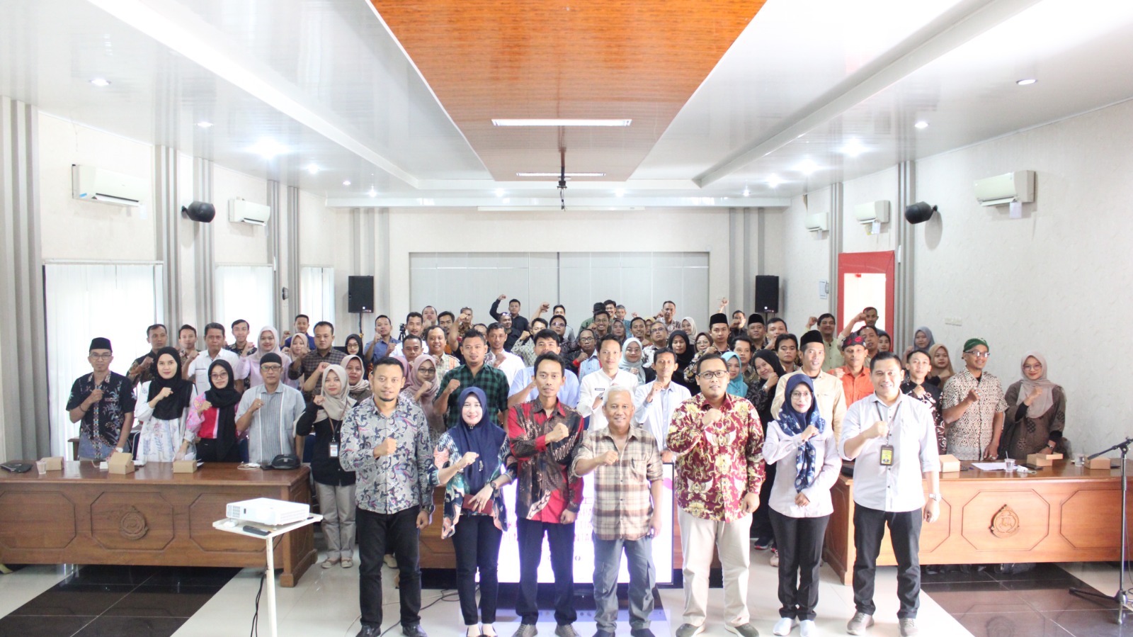 Penguatan Kapasitas dengan tema “Rapat Koordinasi Pengawasan Pencocokan dan Penelitian Data Pemilih pada Pemilihan Serentak Tahun 2024”