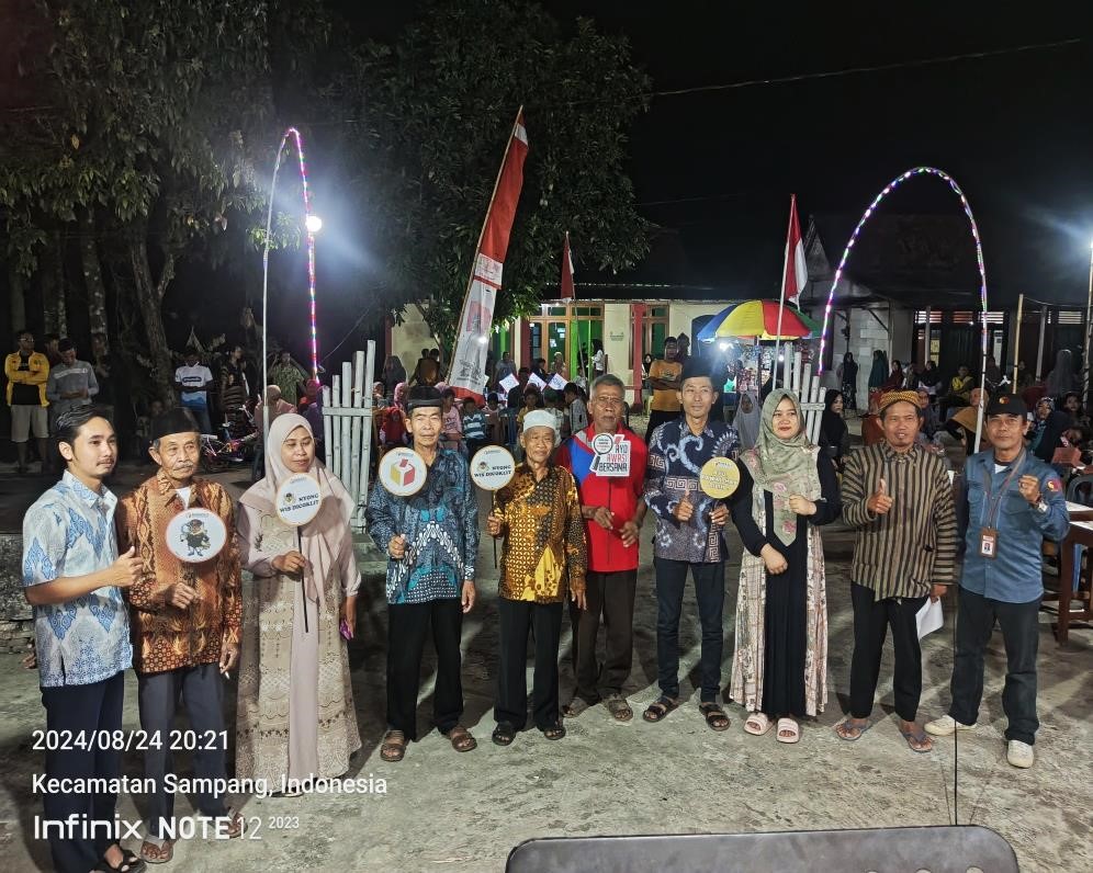 Panwaslu Kecamatan Sampang meriahkan Tasyakuran HUT Kemerdekaan RI Ke-79 di Halaman Ketua RW.005 Desa Ketanggung