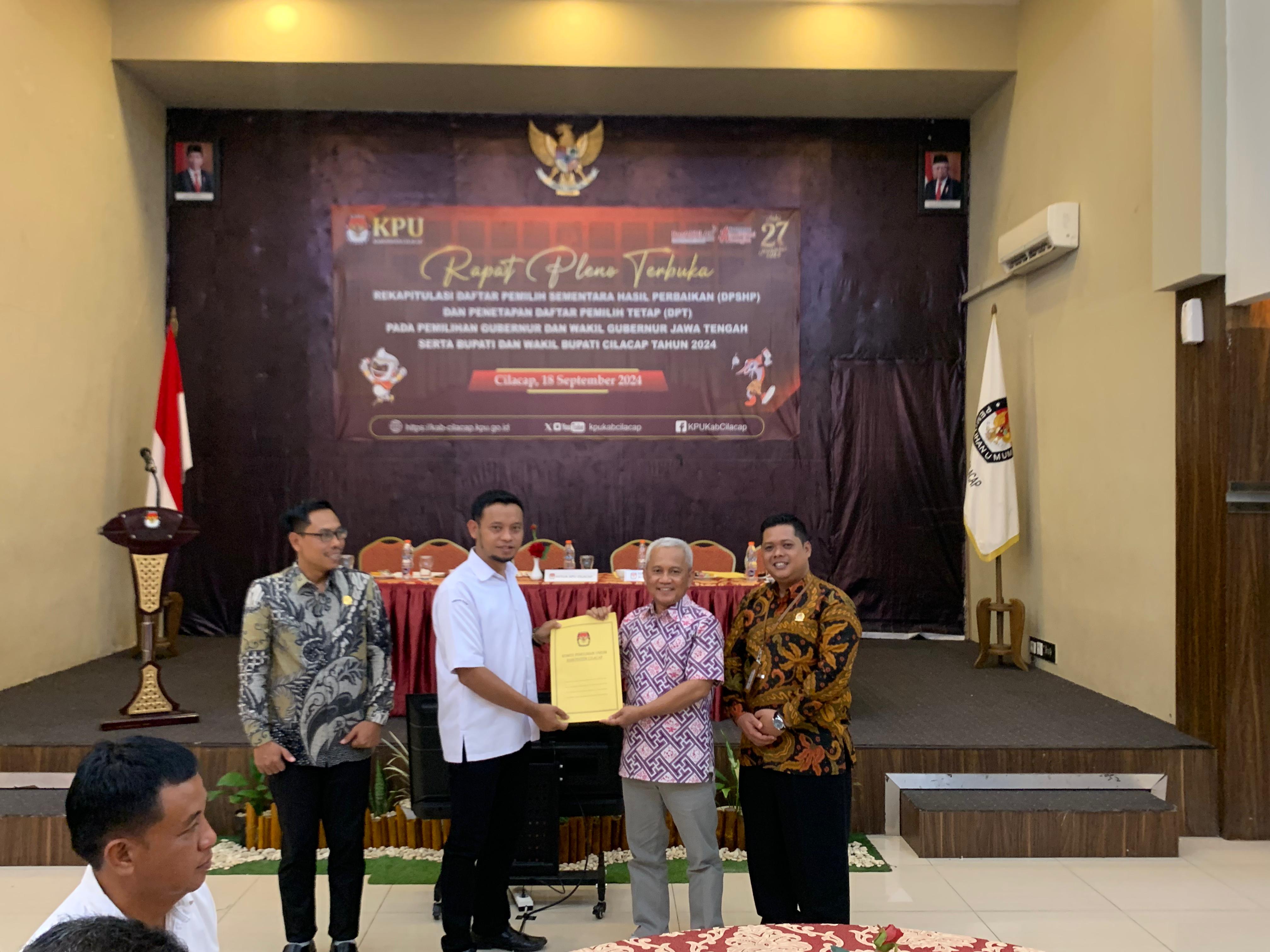 Pengawasan Rapat Pleno Terbuka Rekapitulasi DPT tingkat KPU Kabupaten Cilacap