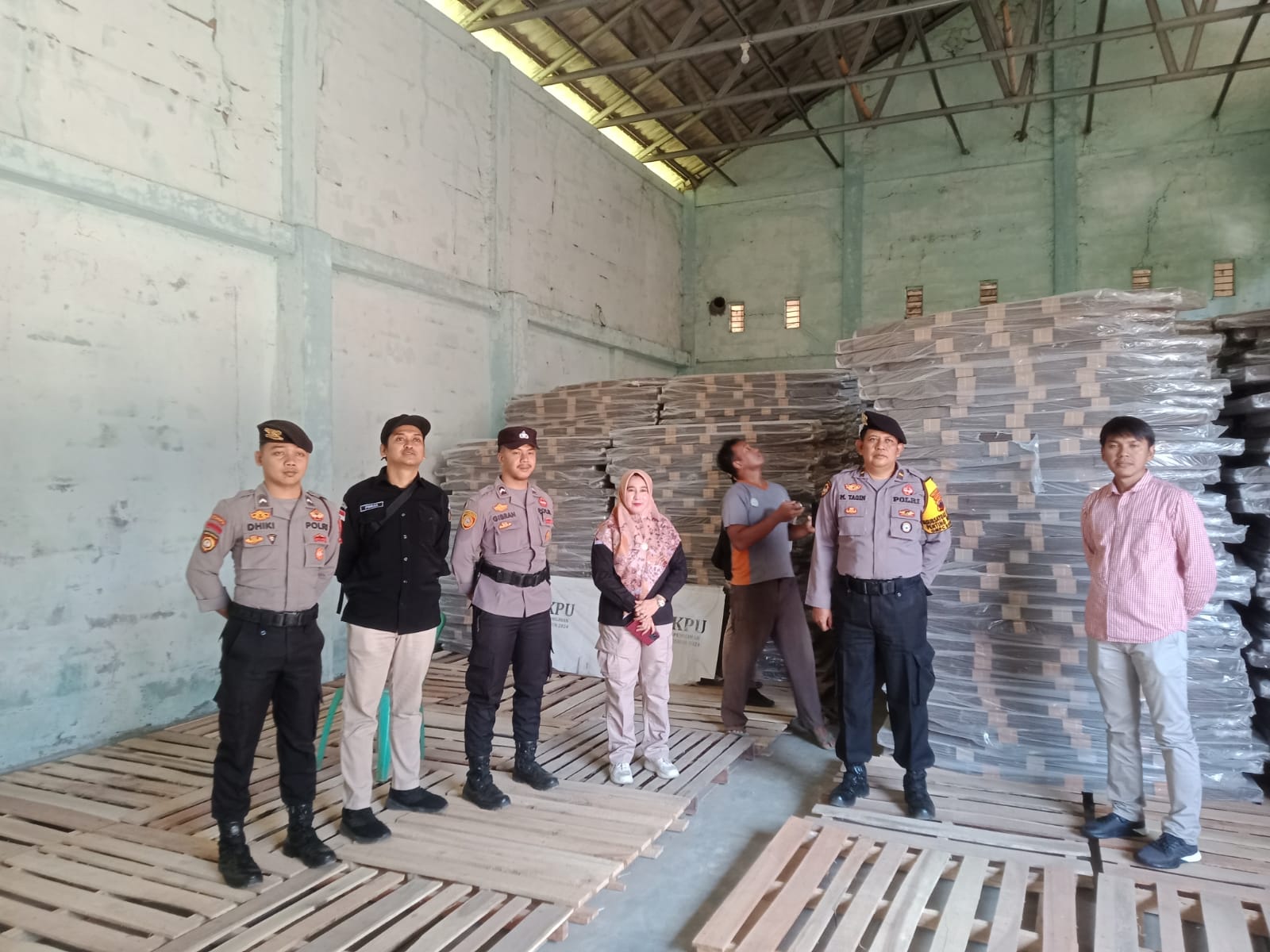 Hasil Pengawasan Kedatangan Logistik Bilik Suara di Gudang Ketapang