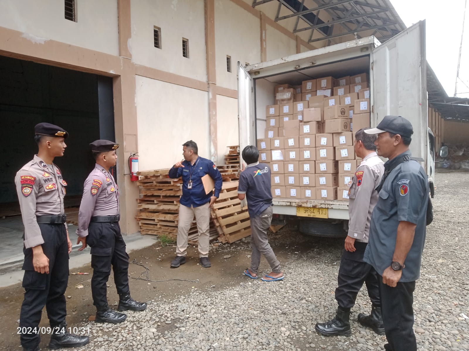 Pengawasan Kedatangan Logistik Tinta dan Kabel Ties - Selasa, 24 September 2024