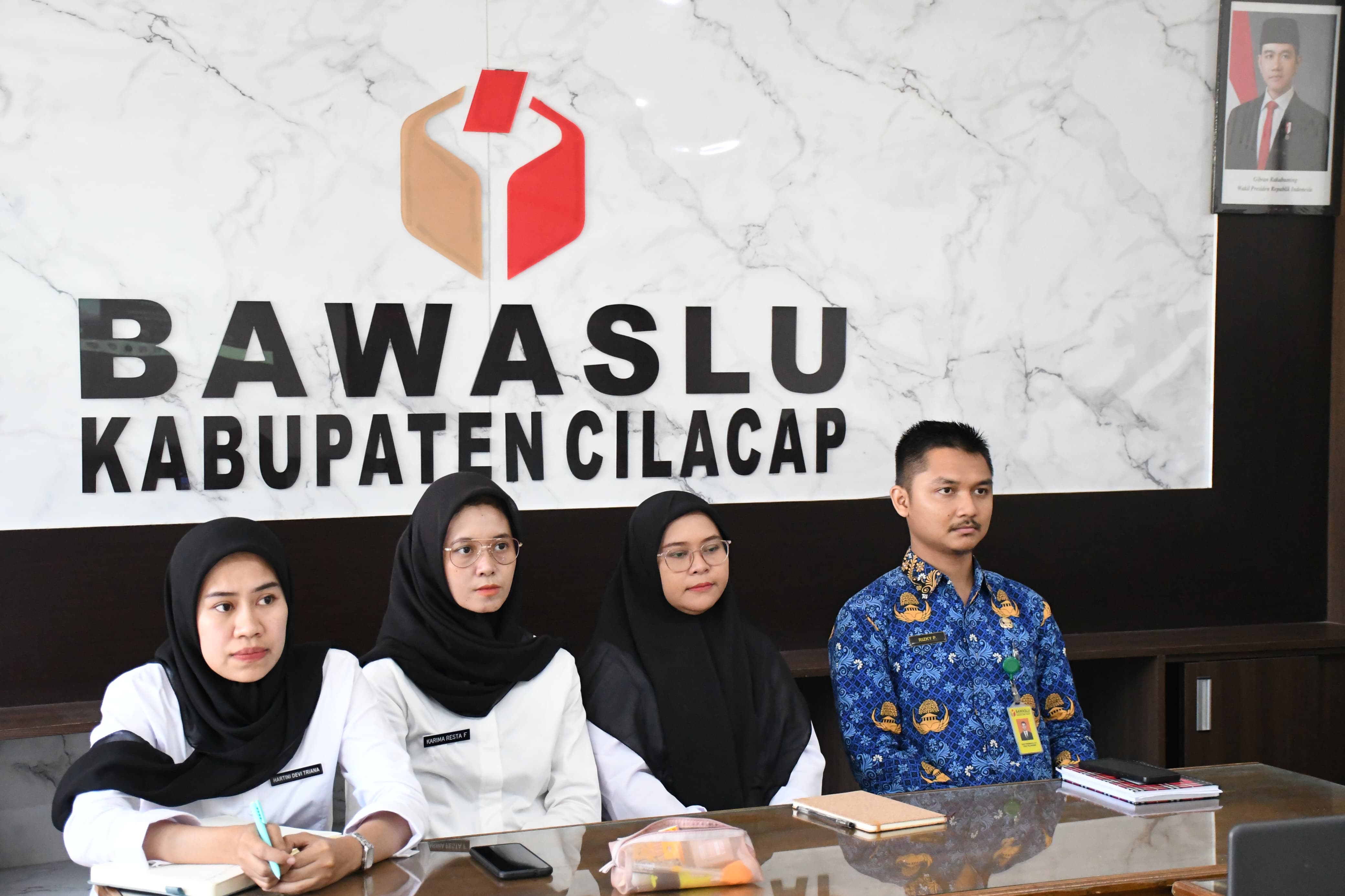 Bawaslu Kabupaten Cilacap secara resmi menerima tiga Calon Pegawai Negeri Sipil (CPNS) hasil rekrutmen Tahun Anggaran 2024