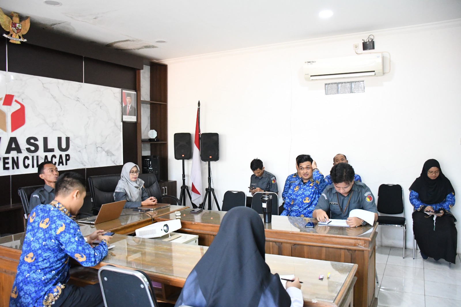 Bawaslu Kabupaten Cilacap melaksanakan Rapat Teknis Internal dalam Rangka Persiapan Penataan Arsip