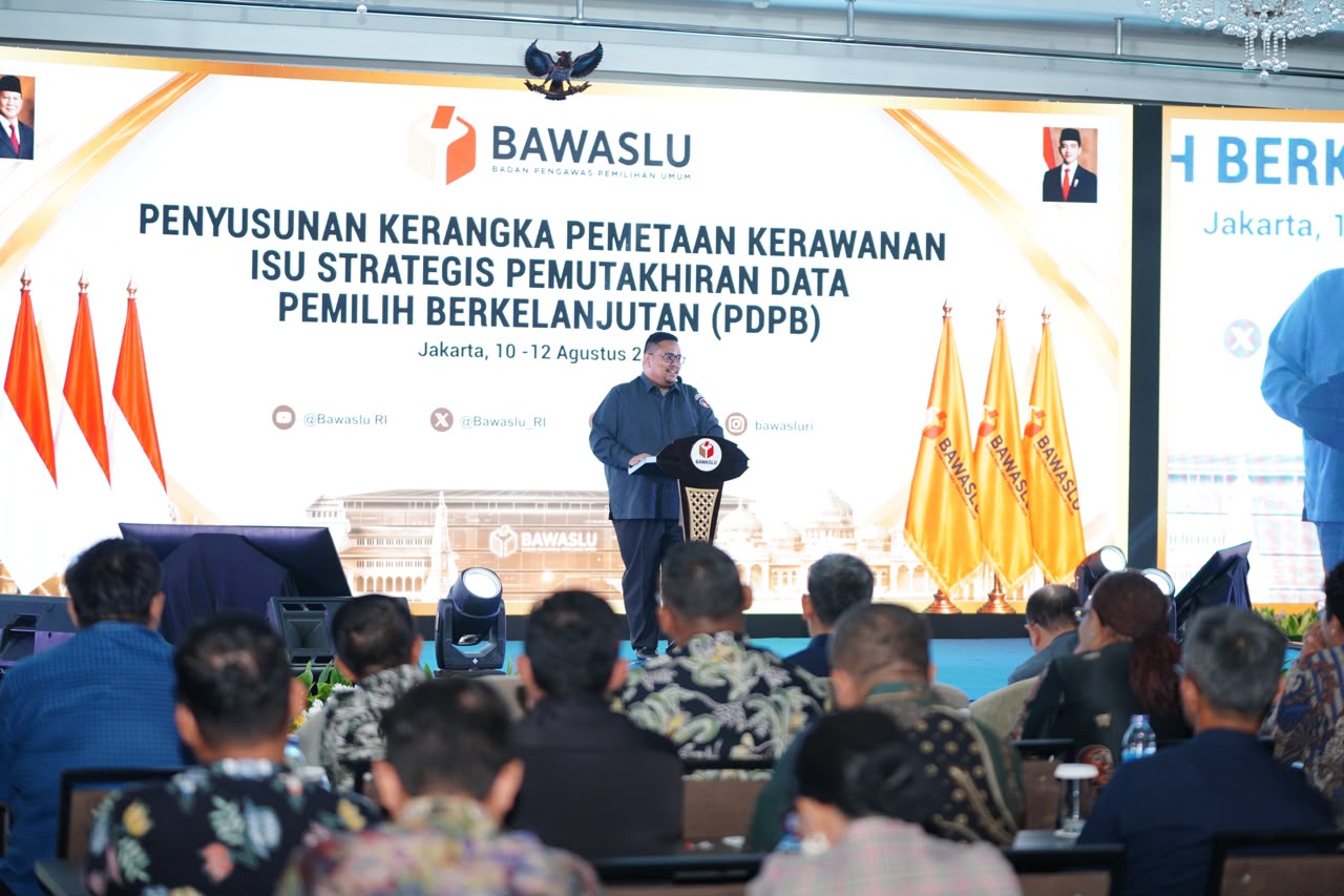 Ketua Bawaslu Rahmat Bagja dalam pembukaan kegiatan Penyusunan Kerangka Pemetaan Kerawanan Isu Strategis PDBP di Jakarta. Senin (10/8/2026) malam