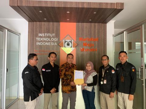 verifikasi administrasi persyaratan bakal calon bupati dan wakil bupati Cilacap di Institut Teknologi Indonesia di Tangerang Selatan.
