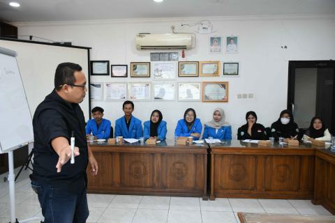 kelas demokrasi24
