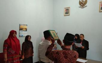 Bawaslu Cilacap Ambil Sumpah Jabatan PAW Panwascam Gandrungmangu