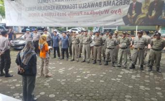 Untuk Kedua Kalinya Bawaslu Cilacap Menertibkan 881 APK