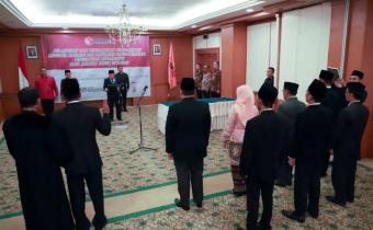 Abhan Lantik Delapan Anggota Bawaslu dan Panwaslih Kabupaten/Kota PAW