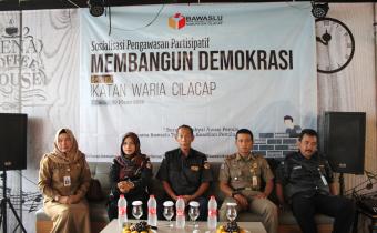 Sosialisasi Pegawasan Partisipatif Membangun Demokrasi Bersama Ikatan Waria Cilacap (IWACI)