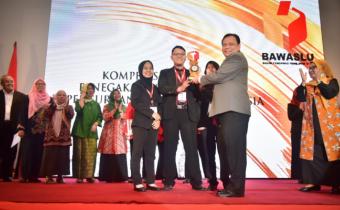 Universitas Andalas Juarai Kompetisi Debat Penegakan Hukum Pemilu