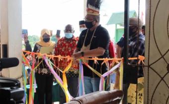 Resmikan Kampung Sadar Pemilih, Fritz Ajak Masyarakat Awasi Pilkada di Papua