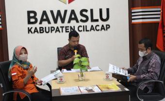 Bawaslu Cilacap Peringati Hari Buletin Se-Jawa Tengah Secara Live Melalui Youtube