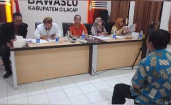 Bawaslu Kabupaten Cilacap menggelar ujian tes wawancara Calon Anggota Panwaslu Kecamatan se-Kabupaten Cilacap