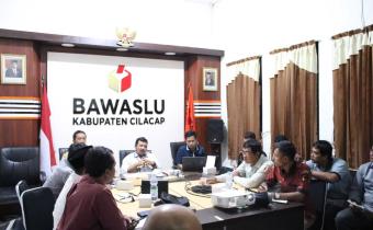 Bawaslu Cilacap Tajamkan Strategi Verifikasi Faktual Dukungan Calon DPD bersama Panwaslu Kecamatan