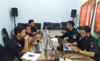 Rapat Internal Revisi Laporan Komprehensif