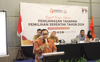 Rapat Kerja Teknis dengan Panwaslu Kecamatan dalam pengawasan tahapan pemilihan serentak tahun 2024