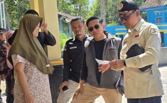 Pastikan pencocokan dan penelitian data pemilih sesuai prosedur, Bawaslu Jateng bersama Bawaslu Cilacap lakukan “uji petik” di Kecamatan Kampunglaut