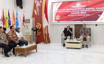 Bawaslu Cilacap hadiri Simulasi Pendaftaran Bakal Calon Bupati dan Wakil Bupati Cilacap Tahun 2024