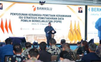 Ketua Bawaslu Rahmat Bagja dalam pembukaan kegiatan Penyusunan Kerangka Pemetaan Kerawanan Isu Strategis PDBP di Jakarta. Senin (10/8/2026) malam