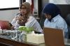 Anggota Bawaslu Any Sulistyowati (kiri) dalam rapat refleksi dan evaluasi penanganan pelanggaran pemilu di Kantor Bawaslu Cilacap, Rabu (12/08/2026)/foto: Humas Bawaslu Cilacap